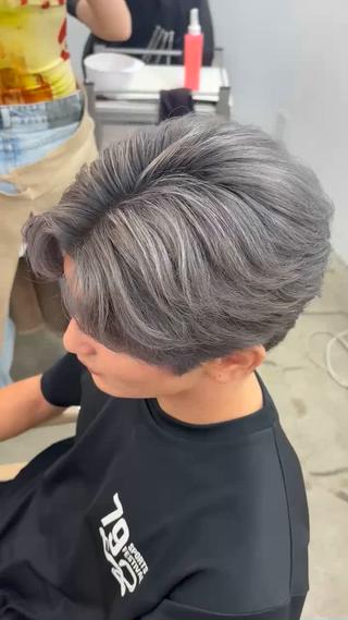 メンズ メンズハイトーン特化 てるぼうのヘアスタイル