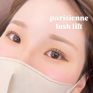 束感×パリジェンヌラッシュリフト
長さを出しながらもキツく見えないようなデザインにしています