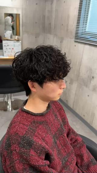 シャドウパーマ

ダウンパーマとの組み合わせも相性抜群です！

メンズパーマは僕にお任せ下さい！！ 