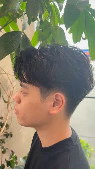 ショート メンズ 鼎一真ハイトーン/ パーマ/何でも屋さんのヘアスタイル