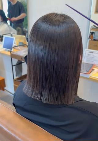 “髪質改善縮毛矯正ストレート”

髪質に合わせた薬剤で毛先までやわらかさを保ちナチュラルな仕上がりを心がけてます！ 