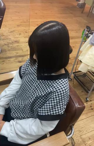 こんにちは!
ストレートモデルでお越し頂きました!
お客様の髪の毛の悩みやダメージをしっかり考慮し
艶のある美髪へ
まず、ダメージによる癖か、遺伝からくる癖か、年齢からくる癖かを見極めあなた自身にあったストレートをご提供致します。
癖がなくなるだけで毎日が楽ちんな生活になります!
是非一度私にお任せください!
必ず綺麗にしてお見送り致します!