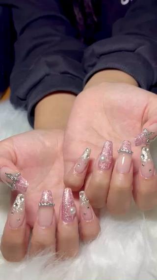 ネイル 𝑩𝒆𝒍𝒍𝒂 𝒏𝒂𝒊𝒍のネイルデザイン