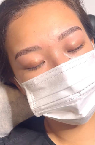 骨格に合わせた
ナチュラルな平行アーチ

毎朝ブラシ一本通すだけで
叶える理想の形。。


 