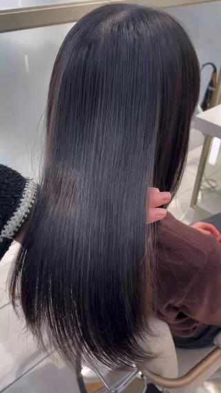 セミロング 𝐑𝐞𝐨/透明感 𝐜𝐨𝐥𝐨𝐫のヘアスタイル