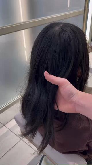 セミロング 𝐑𝐞𝐨/透明感 𝐜𝐨𝐥𝐨𝐫のヘアスタイル