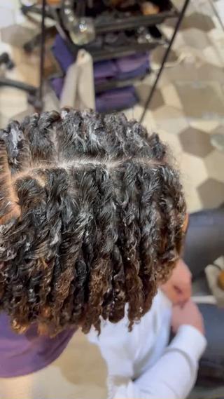 パーマ 木戸 亮晟のヘアスタイル