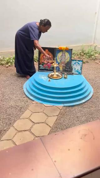 We use traditional oils sourced from India.
You can experience traditional Indian therapy in a Japanese style room.

Come enjoy a special relax experience!

Ayurvedic oil massage 90 minutes  ¥10,400-
-Traditional Indian Massage with oil.
Using Herbal oil, you get deep relaxing.
 