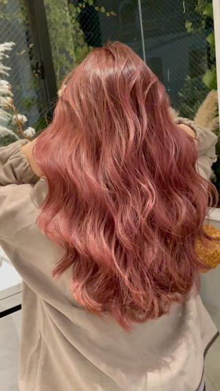 ロング 白いハイライト🤍 タナカリョウスケのヘアスタイル