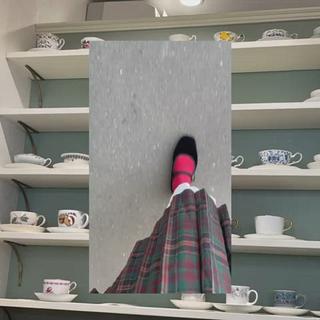 ワンピースをレイヤード 