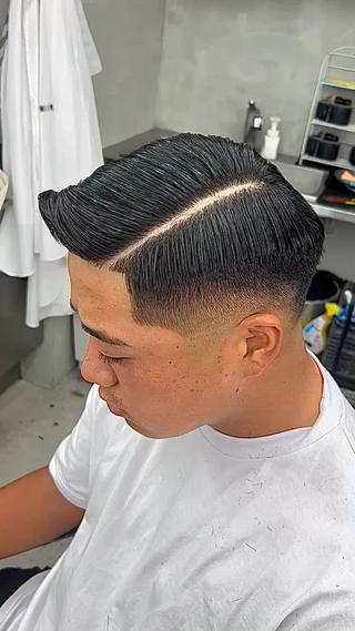 ショート メンズ 小峰 立己のヘアスタイル