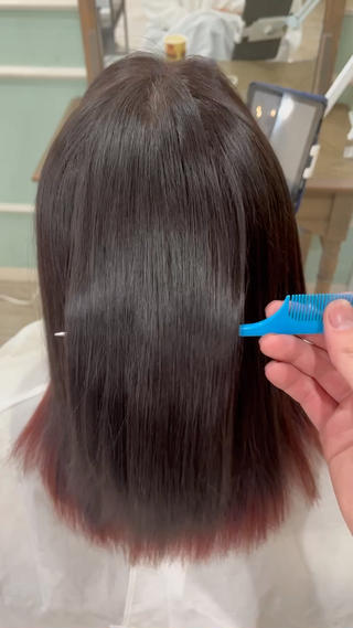 ブリーチ毛にはすごく優しい薬剤で
根元の地毛には癖にあった薬剤を使い分けどちらも綺麗にします!
ブリーチ毛にかけれるかどうかは実際見てみてどれだけ体力があるか確認させていただきます!
かけれない場合もあるのでご了承ください