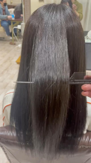 毛先がブリーチ毛でダメージが気になるとのことなので
通常の髪質改善よりも上のバイカルテトリートメントさせていただきました