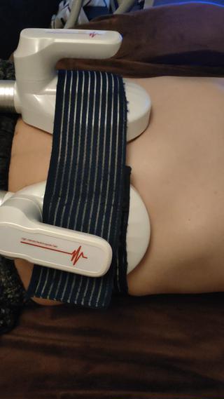 15分1万8千回筋肉収縮
30分だと3万6千回になります
服を着たまま出来ます！
今回は腹部に当て、どんな感じで筋肉が動くのか動画をupしました
15分だと1万8千回の腹筋運動量に値します！
ぽっこりお腹集中コース5,500円に15分含まれております！
通常料金が5,500円と低価格設定 