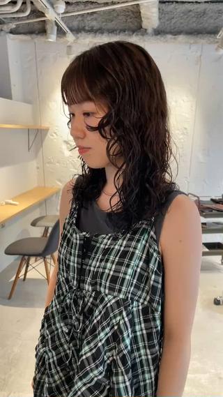 顔まわりレイヤーの入った
無造作なニュアンスパーマ
似合わせ得意です
パーマのみのクーポンもありますので是非チェックしてみてください 