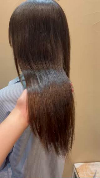 【Aujuaスペシャルトリートメント】Aujuaスペシャルトリートメントはお一人お一人の髪に寄り添うことのできるトリートメントで、うるおいとツヤ髪、理想の質感にすることができます 