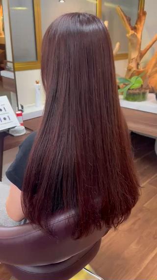 wine red
地毛からワンカラーでできちゃいます
4STEPトリートメントで内部補修も行い、ツヤツヤにお仕上げさせて頂きます 