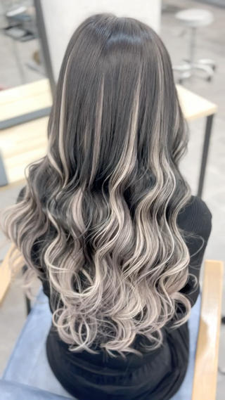 #ダブルカラー #インナーカラー #ハイライト #ケアブリーチ #リタッチ #カラーモデル #イルミナカラー #クオルシアカラー #アディクシーカラー #シールエクステ #エクステ #イヤリングカラー #バレイヤージュ #シャドールーツ #エアタッチ