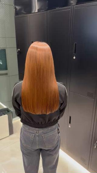 オリジナル縮毛矯正　after

選び抜かれた薬剤を使用し、一人一人に合わせて薬剤を作っています！

縮毛矯正をしても、毛先は熱焼け(アイロンなど)、今までの薬剤ダメージ、梳かれすぎによりまとまりにくくなっています

熱焼けには熱焼けの、薬剤ダメージには薬剤ダメージのトリートメントがあります

毛先のパサつきが気になる方はお気軽にご相談ください 