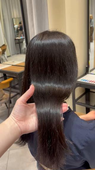 天然パーマの方でもまっすぐさらさらにできます！ 