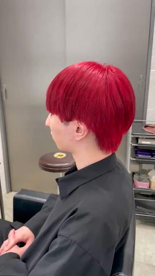 男のレッドカラー！！

最強の夏のカラー！
ブリーチ1回で可能なカラーなので誰でも挑戦できます！

2500円で毛先に黒を入れてもめちゃカッコイイです！ 