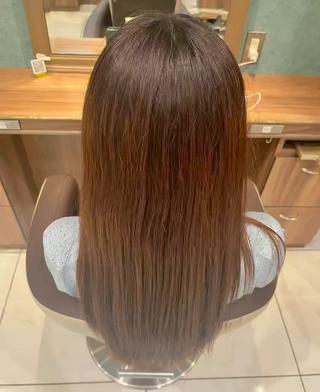 自然なストレート”を求めるあなたに！

 顔周りや前髪だけのポイント縮毛もOK
 髪質やクセの強さを見極めて最適な薬剤を選定
 ナチュラルなストレートで毛先までツヤ感UP
 酸性縮毛矯正・髪質改善メニューも対応可（ご相談OK） 
