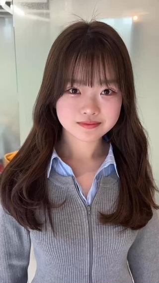 レイヤーカット×くすみブラウン 