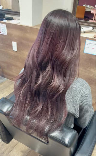 ハイレイヤーカット+カシスバイオレットカラー

おしゃれな雰囲気がとってもでます！！！ 
