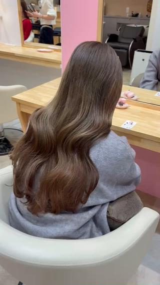 黒染め履歴からの１ブリーチで作るナチュラルブラウンカラー

私と少しずつ綺麗な髪を育てていきましょう 