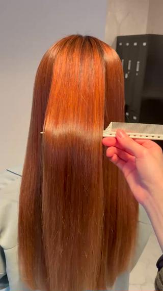 ロング ハナダ メイのヘアスタイル