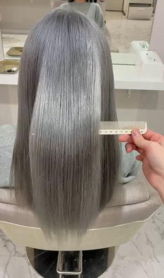 ロング カラー ハナダ メイのヘアスタイル