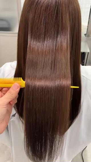 髪の毛がもつれる、指通りが悪い、ゴワゴワしてて広がってしまう、などお悩みのある方は是非1度シルクトリートメント試してみて下さい。
触りたくなる髪になります。 