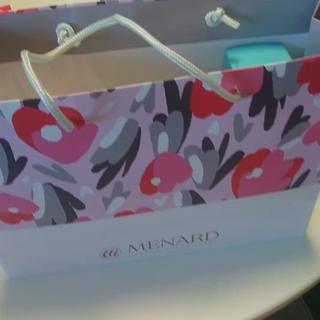 春限定のショッピングバックで商品をお渡し中です
メイク品も春色
メイク品、スキンケア商品お試しのみのご来店も大歓迎です。
 