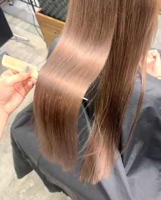 透け感のあるミルクティーベージュ