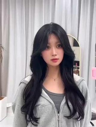 ロング カラー 大場 賀句のヘアスタイル