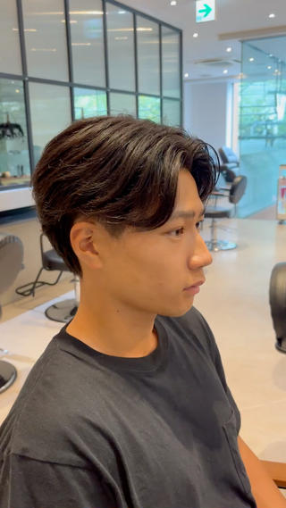 大人気毛流れニュアンスパーマ
朝のセット時間も短くなります 