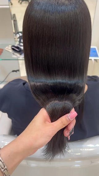 艶々綺麗なブルーブラックです
アイロンなしの乾かしただけです！
日々お手入れされてるおかげです



ご覧いただきありがとうございます
よろしければ︎‬登録よろしくお願いします( ¤̴̶̷̤́ ‧̫̮ ¤̴̶̷̤̀ ) ✧
Instagram➯➱➩chii._.yan09
日常やご協力いただいたモデル様のお写真を載せていこうと思っております
インスタでもご予約可能なのでぜひ覗いてみてください^_☆ 