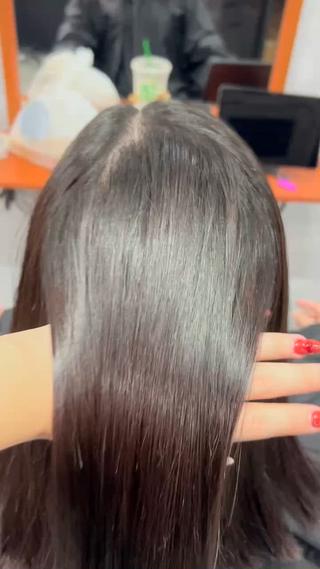 ツヤツヤ縮毛矯正️

"ダメージレス"
"扱いやすい髪に"
 