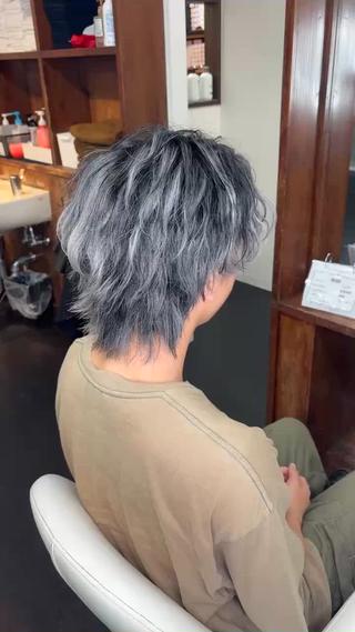 バレイヤージュ

メンズも長さがあればおすすめのデザインです。 