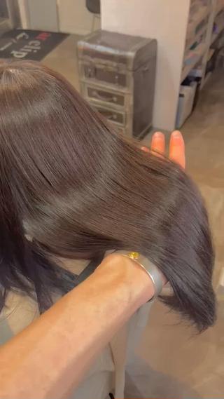 ショコラブラウン

季節問わず大人気、王道ブラウン

色落ちも綺麗に、次回のカラーリングも考えやすいよう選定しております！

水光肌カラーを使い、より艶のある髪でお肌も綺麗に



#ヘアカラー#カラーモデル#表参道カラーモデル#表参道カラーモデル募集
#赤み消しカラー#艶カラー#水光肌カラー#トレンドカラー#ダブルカラー#ブリーチカラー#オリーブベージュ#ベージュカラー#髪質改善#髪質改善トリートメント#サイエンスアクア 