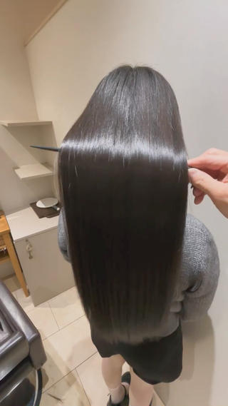 ロング 自然で柔らかい縮毛 矯正✨松尾郁哉のヘアスタイル