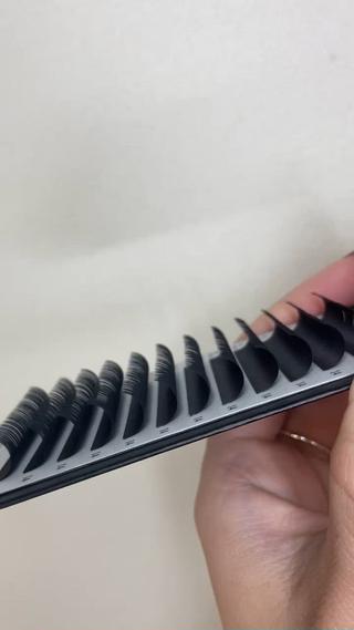 エクステ初DDカール
他店では取り扱いの少ない強いカール
今だけ在庫あり！　　10-15㍉までございます！
プラス900円で付けられます（シングル）
プラス1500円で付けられます（バインドロック）
プラス2000円で付けられます（ダブルフラット） 