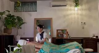 施術の風景動画です。
ハワイアンロミロミは、前腕や肘を使い、筋肉や筋膜を優しく解すオイルトリートメントです。
ハワイアンの思想を受け継ぐ、自然界のパワーを感じて波のように流れるオイルトリートメントになります。
心と身体を癒やす効果が高く、疲れた心身のメンテナンスに最適です。

また、手の届かない深層部の筋肉には、ストレッチを入れてアプローチをさせていただきます。
 