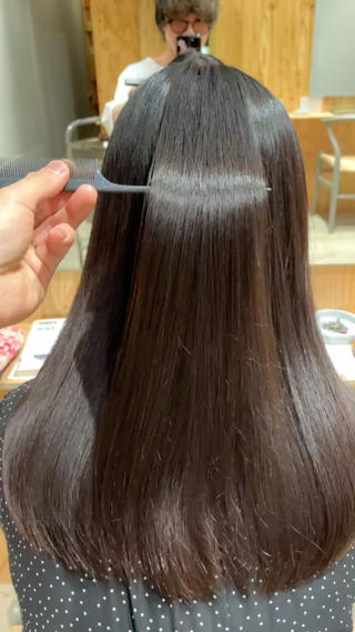 美髪矯正　癖で広がるお客様。
縮毛したことあるけどピンピンのハリガネヘアになるのはやだって人
是非一度体験してみてください 