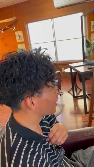 ショート パーマ メンズ 西岡 勇人のヘアスタイル