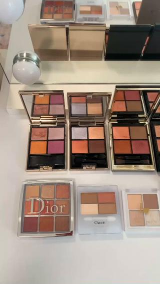 サロンのイエベ春さん向けアイシャドウの一部です
最近たまたま、イエベ春のお客様が続きました

メイクレッスンはたくさんのサロンのコスメを
ご自由にお使いいただけます。
手ぶらでお越しくださいね！

もちろん、ご自身のコスメを使用してのレッスンも可能です


#メイクレッスン横浜
#パーソナルカラー診断横浜
#似合うメイク
#横浜美容
#アラサーメイク
#アラフォーメイク
#垢抜け 