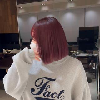 ダメージレスにこだわった
髪質改善の縮毛矯正
酸性ストレートを組み合わせた優しい薬剤で、
うねり・広がり・パサつきをしっかりケア
自然な艶と柔らかい手触りで、
初めての方にもおすすめ
柔らかく巻ける縮毛矯正なので、
韓国ヘアとも相性抜群です