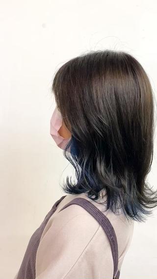 インナーにインディゴブルー 