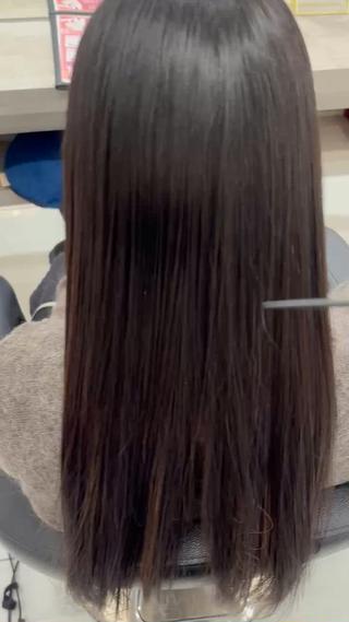 縮毛矯正、ドライのみでこの艶髪に！！
ロングの方でも大丈夫です！ぜひお任せ下さい 