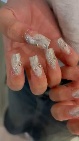 長さだしデザイン10本アート¥4,400-(オフ込み)
10時13時16時から施術スタートのみ受付
#ニュアンスネイル #ホワイト #寝屋川市ネイル 